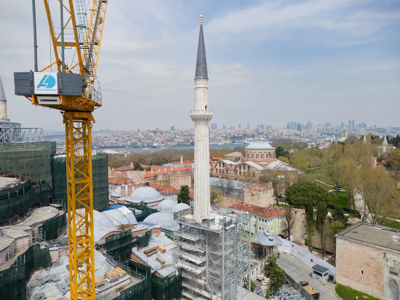 Ayasofya-i Kebir Camii'nin minaresinde restorasyon tamamlandı