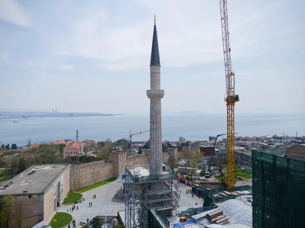 Ayasofya-i Kebir Camii'nin minaresinde restorasyon tamamlandı