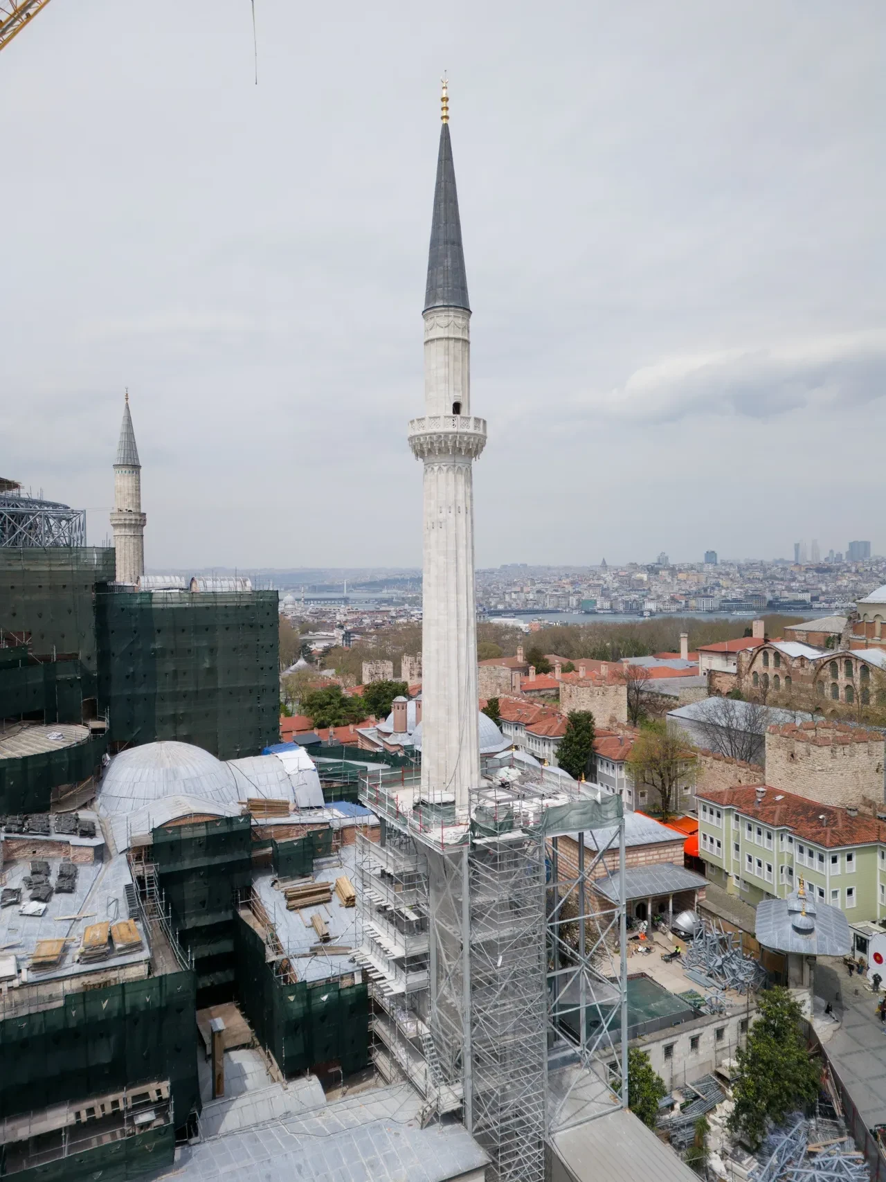 Ayasofya-i Kebir Camii'nin minaresinde restorasyon tamamlandı