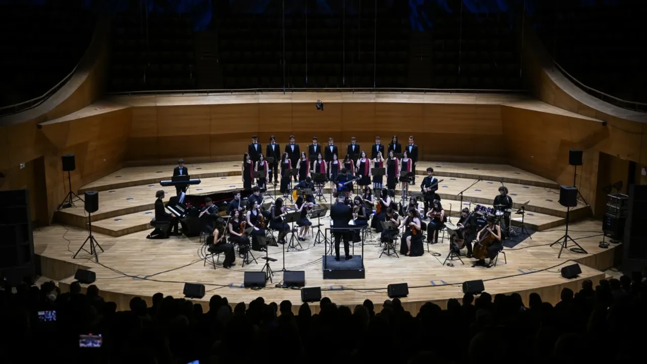 Bakan Ersoy, Hataylı çocukların hayalini gerçekleştirdi: Depremin yaraladığı gençler müzikle Türkiye’ye umut verdi