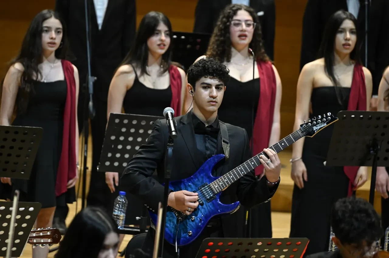 Bakan Ersoy, Hataylı çocukların hayalini gerçekleştirdi: Depremin yaraladığı gençler müzikle Türkiye’ye umut verdi