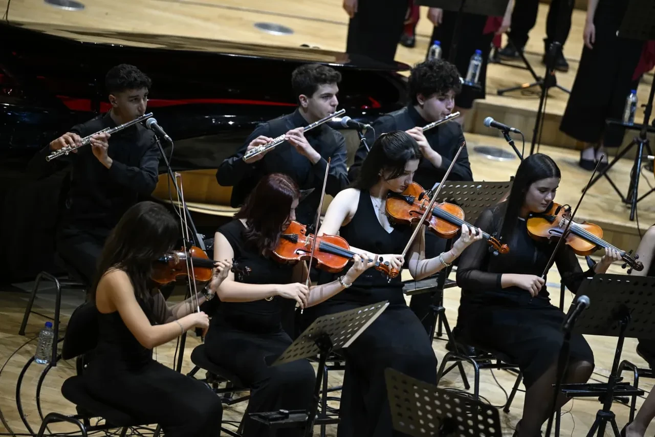Bakan Ersoy, Hataylı çocukların hayalini gerçekleştirdi: Depremin yaraladığı gençler müzikle Türkiye’ye umut verdi
