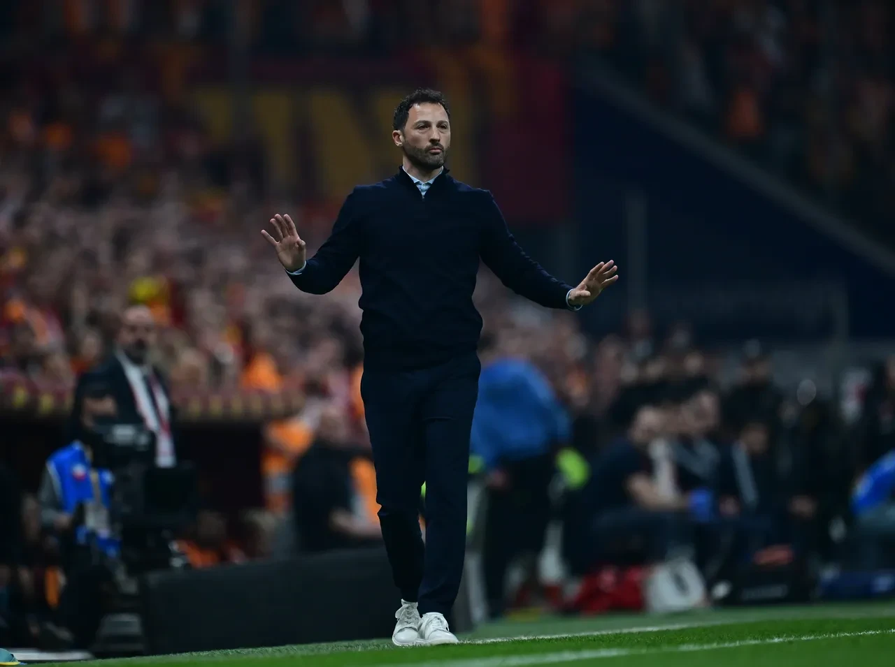Domenico Tedesco gidecek mi? Fenerbahçe'de sezonun son toplantısı