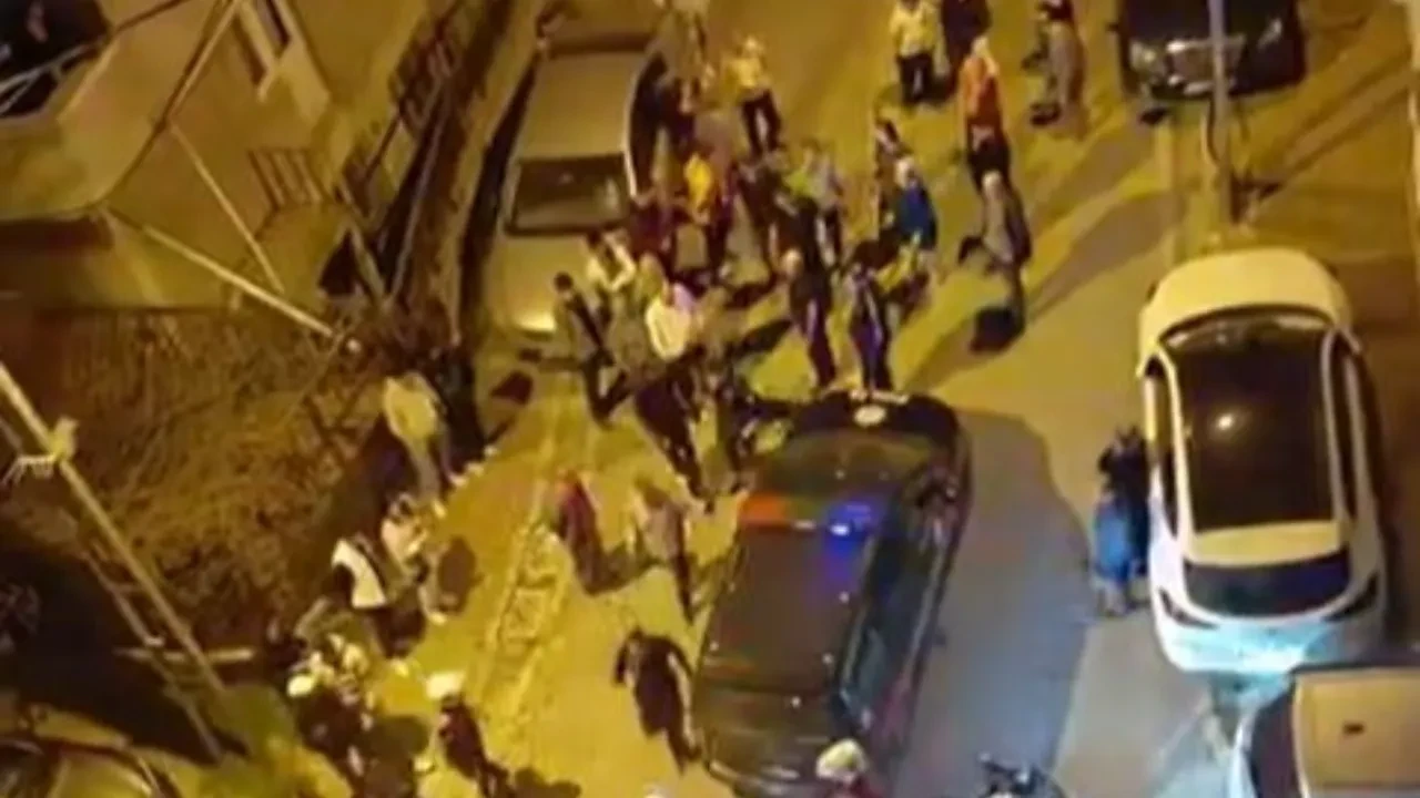 Esenyurt’ta eski sevgili dehşeti! Taşla saldırdığı yetmedi, silahla geldi