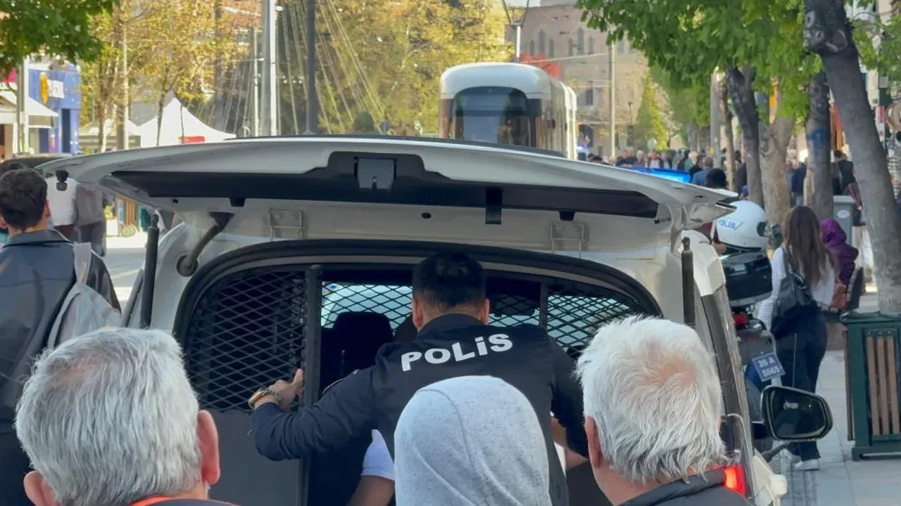 Eskişehir'de 14 yaşındaki çocuk 70 yaşındaki adamı tek yumrukla hastanelik etti!