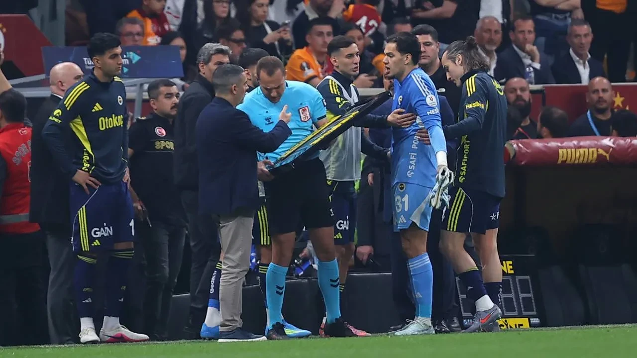 Fenerbahçe'de Ederson'dan özür açıklaması! "Yapmamam gerekirdi"