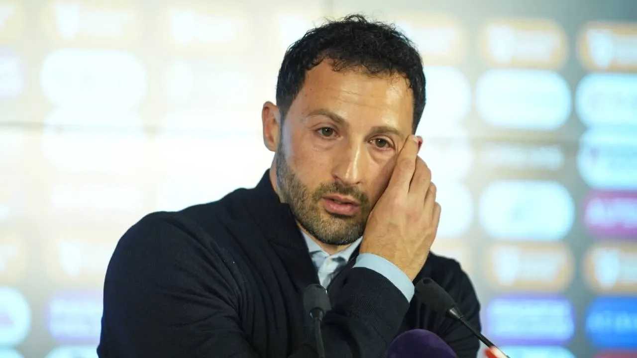 Fenerbahçe'de Tedesco, Galatasaray yenilgisinin ardından konuştu! "Bir suçlu varsa benim"