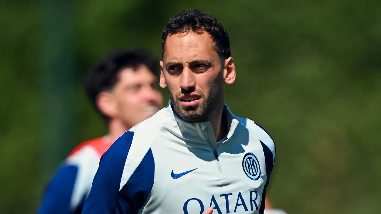 Hakan Çalhanoğlu'ndan kötü haber! Milli oyuncunun sakatlandığı duyuruldu