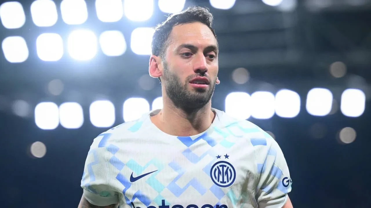 Hakan Çalhanoğlu'ndan kötü haber! Milli oyuncunun sakatlandığı duyuruldu