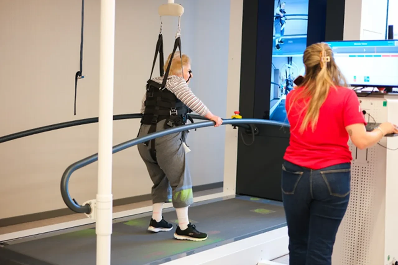  İnme Sonrası Yeniden Yürümek: Hayat Eskisi Gibi Olabilir mi?