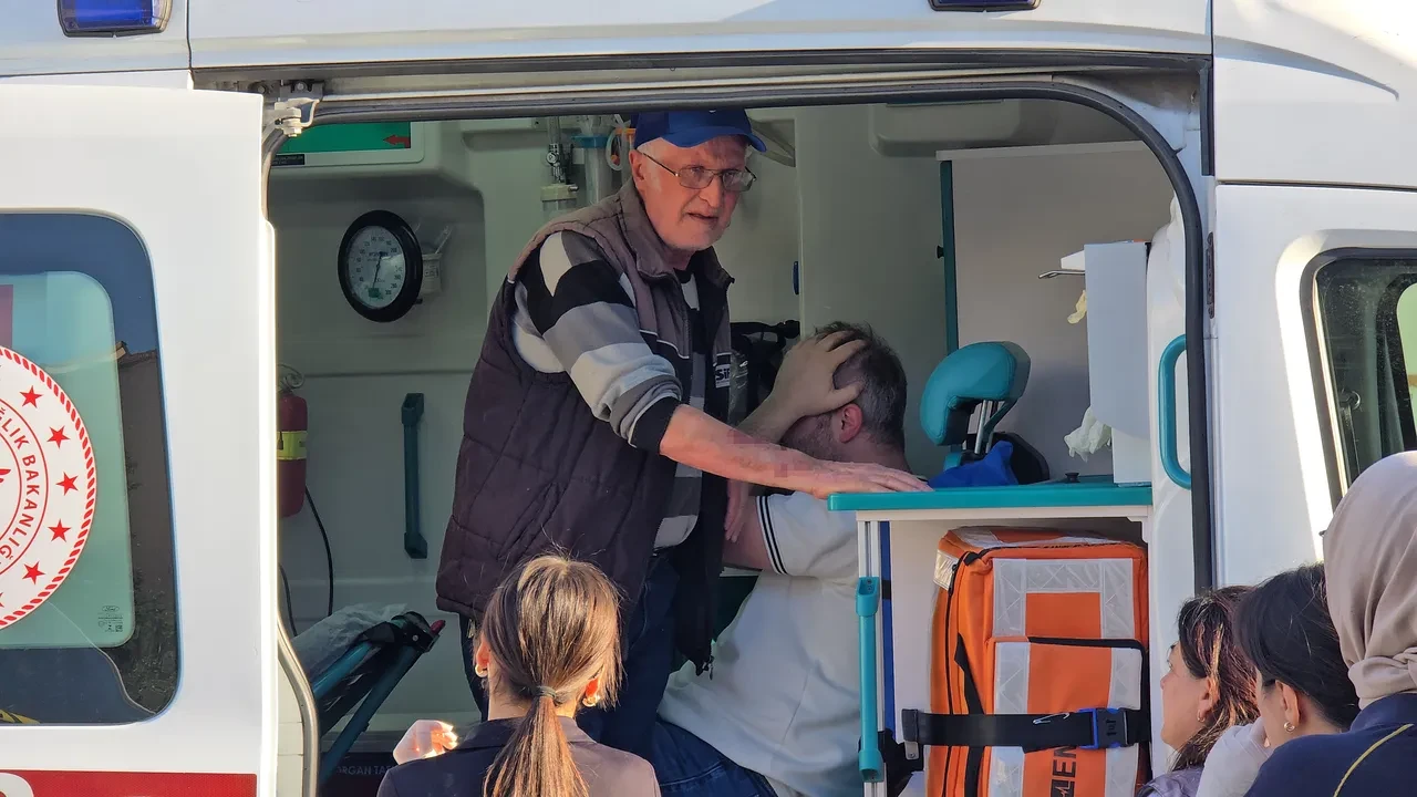 Market çıkışı bir anda annesinin elinden kurtuldu: 3 yaşındaki çocuk servisin altında kaldı