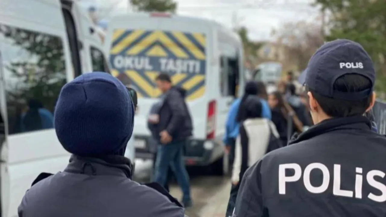 Okullarda 'saldırı' paniği yayanlara siber darbe: 3 gözaltı, 70 içeriğe engel!