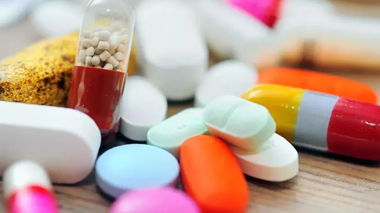 SGK'da ucuz ilaç dönemi! Yurt dışı alımlarında yeni formül