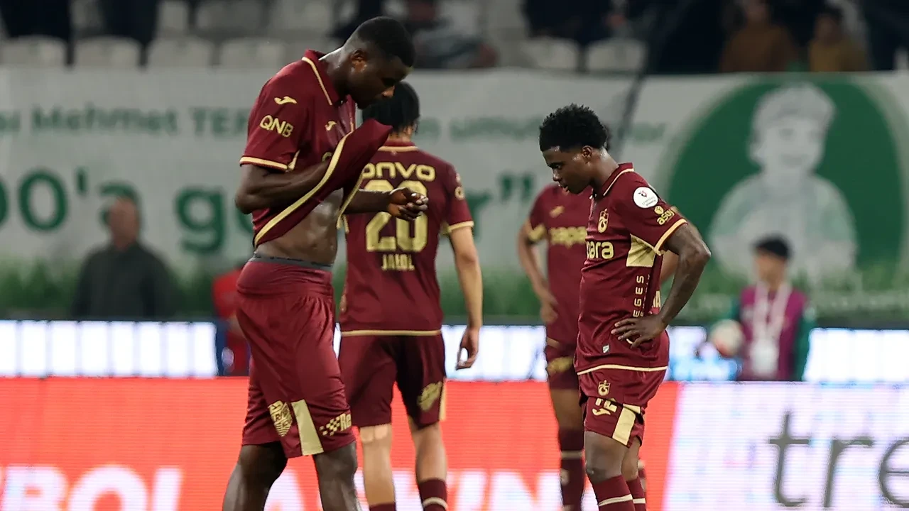 Trabzonspor, şampiyonluk umutlarını Konya'da tüketti! Bordo-mavililer, Konyaspor'a 2-1 yenildi