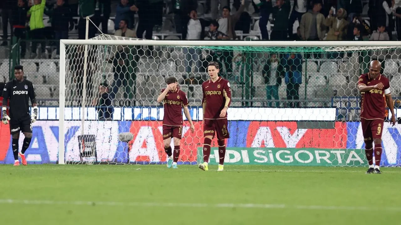 Trabzonspor, şampiyonluk umutlarını Konya'da tüketti! Bordo-mavililer, Konyaspor'a 2-1 yenildi