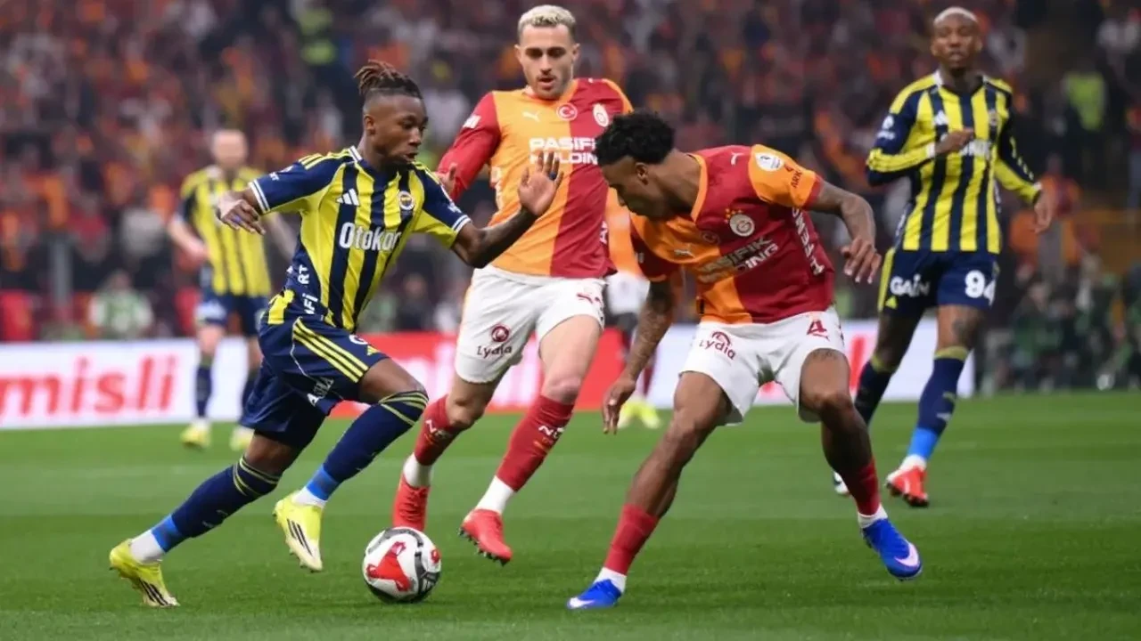 Ünlü isimlerden Galatasaray Fenerbahçe derbisi sonrası paylaşımlar! Fenerbahçeli isimler çıldırdı