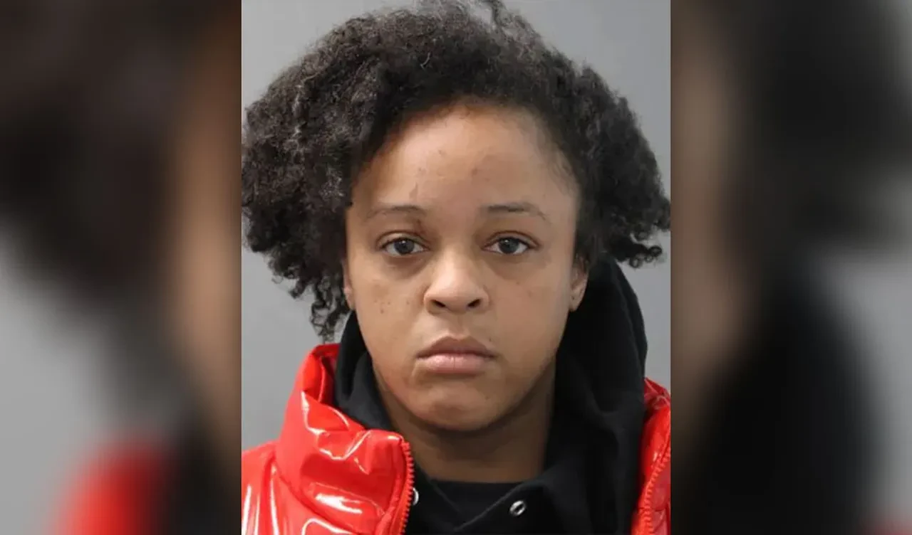 Uyuyan erkek arkadaşına dinamit fırlattı, adamın elinde patladı!