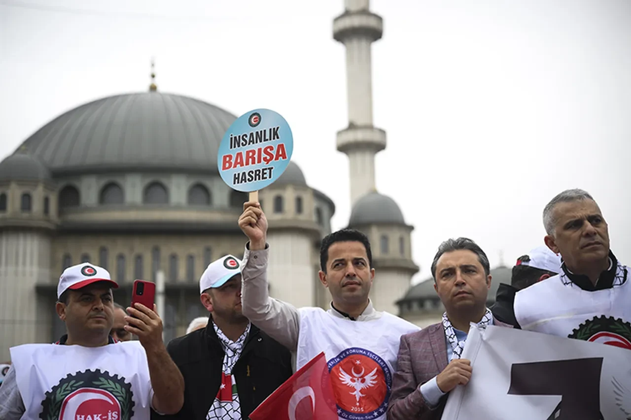 1 Mayıs resmî tatil mi? 1 Mayıs 2026 hangi güne denk geliyor: Okullar tatil mi?