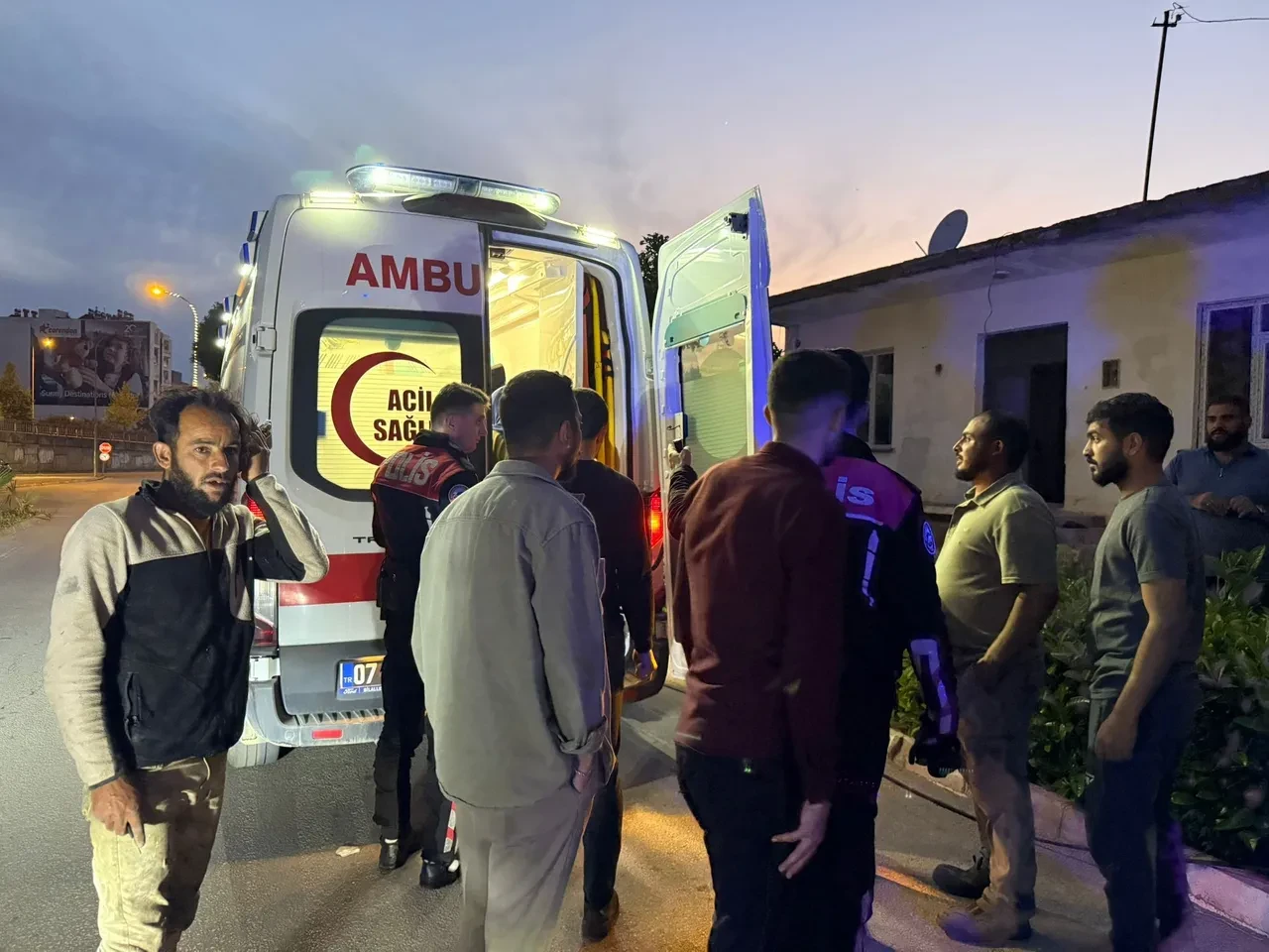 Antalya’da eşi benzeri görülmemiş ikna çabası: Yaralı çocukları ambulansa bindiremediler
