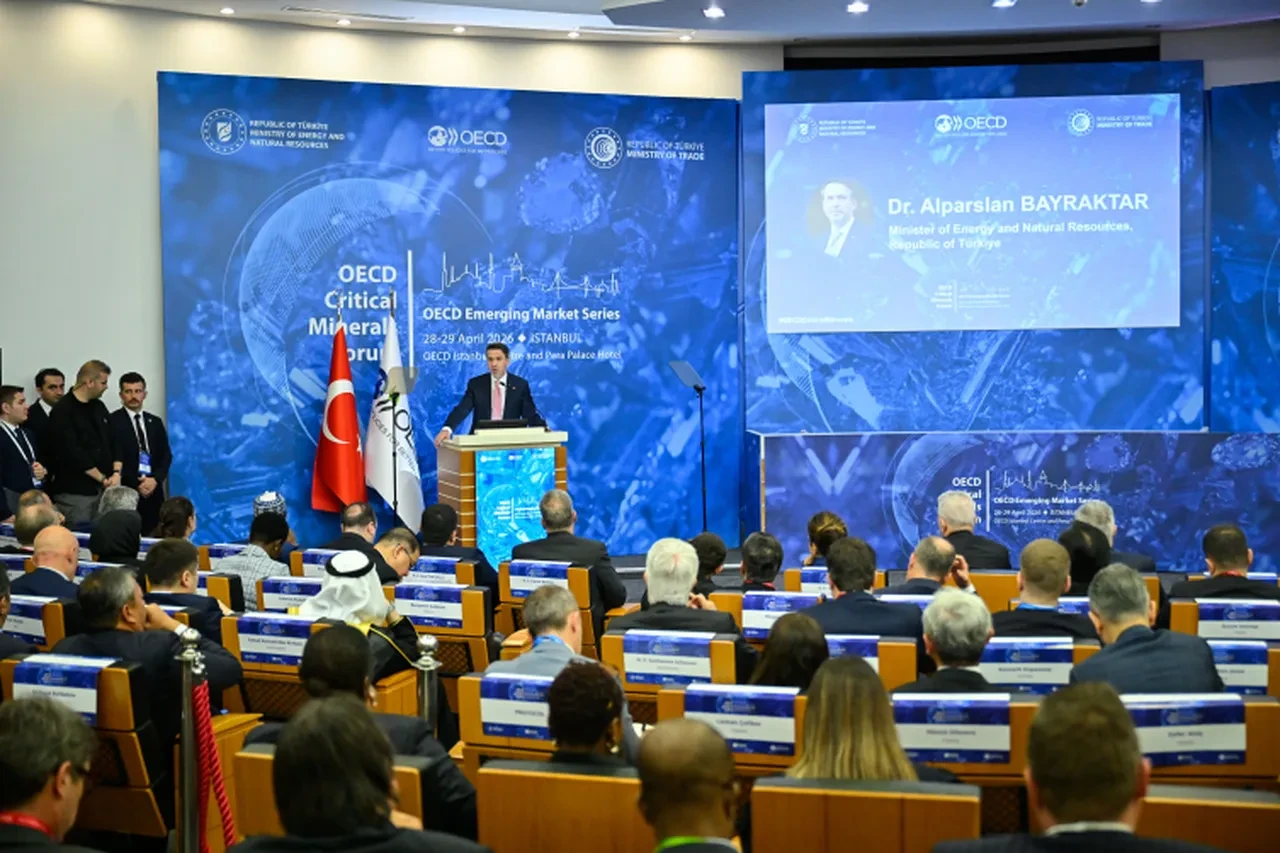 Bakan Bayraktar duyurdu! Türkiye'nin kritik ham maddeler stratejisini yakında açıklayacağız