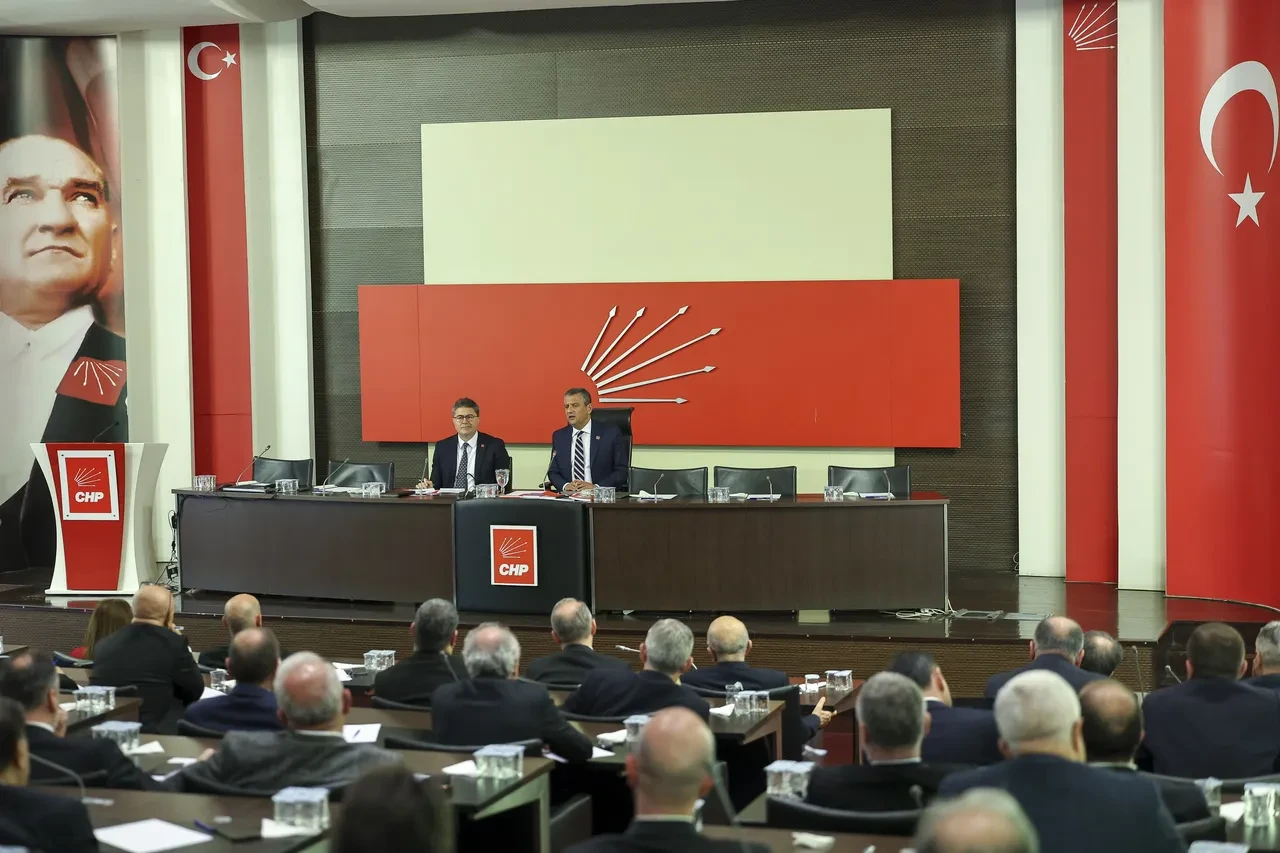 CHP'den kritik karar: İhraç edilenler partiye geri dönecek