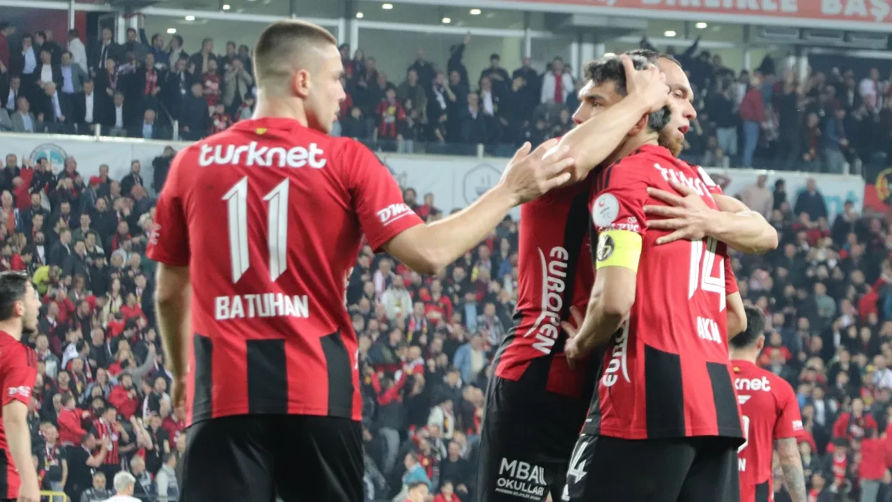 Eskişehirspor adını 2. tura yazdırdı! Balıkesirspor'u 3-0 mağlup etti