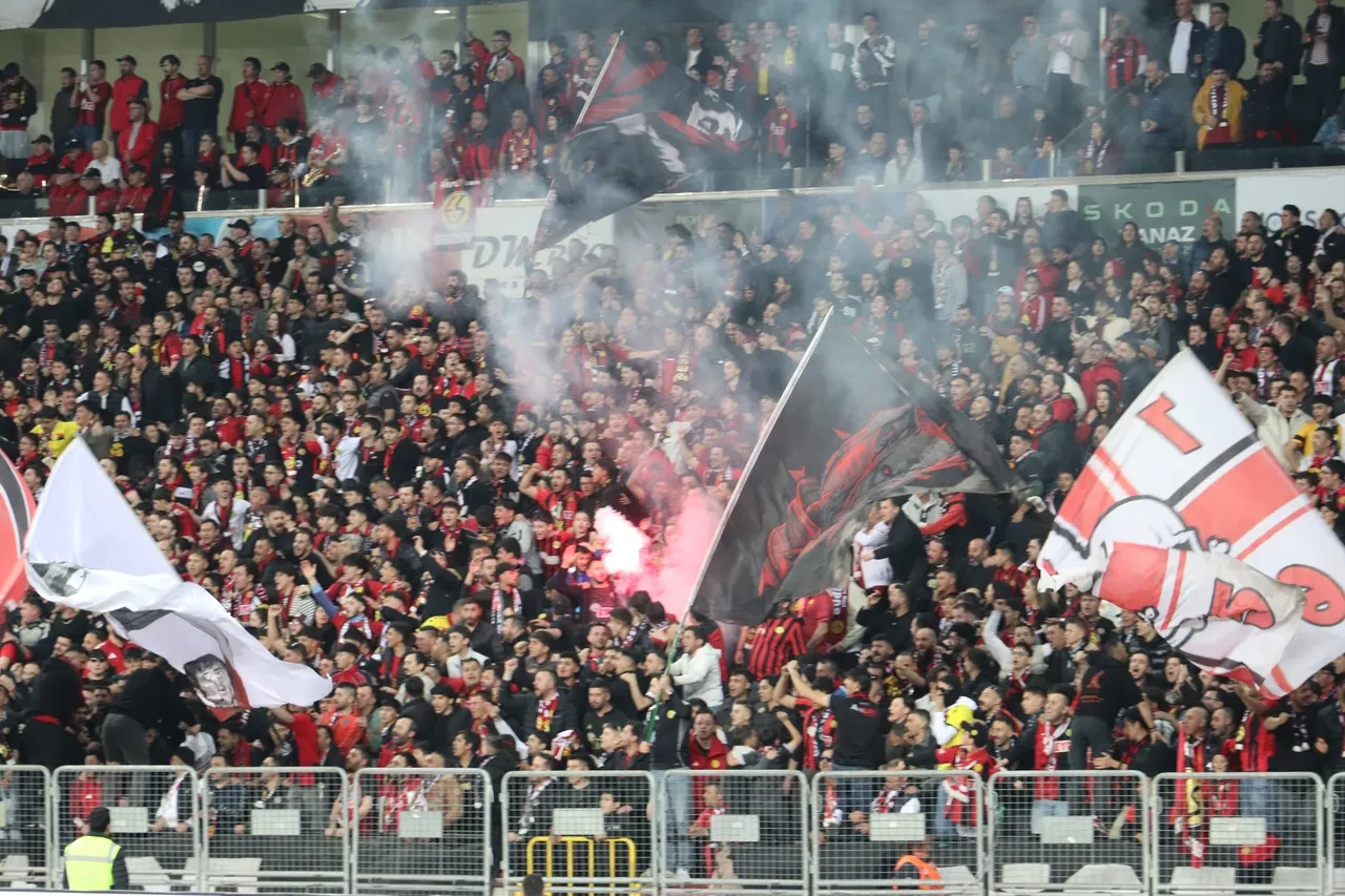 Eskişehirspor adını 2. tura yazdırdı! Balıkesirspor'u 3-0 mağlup etti