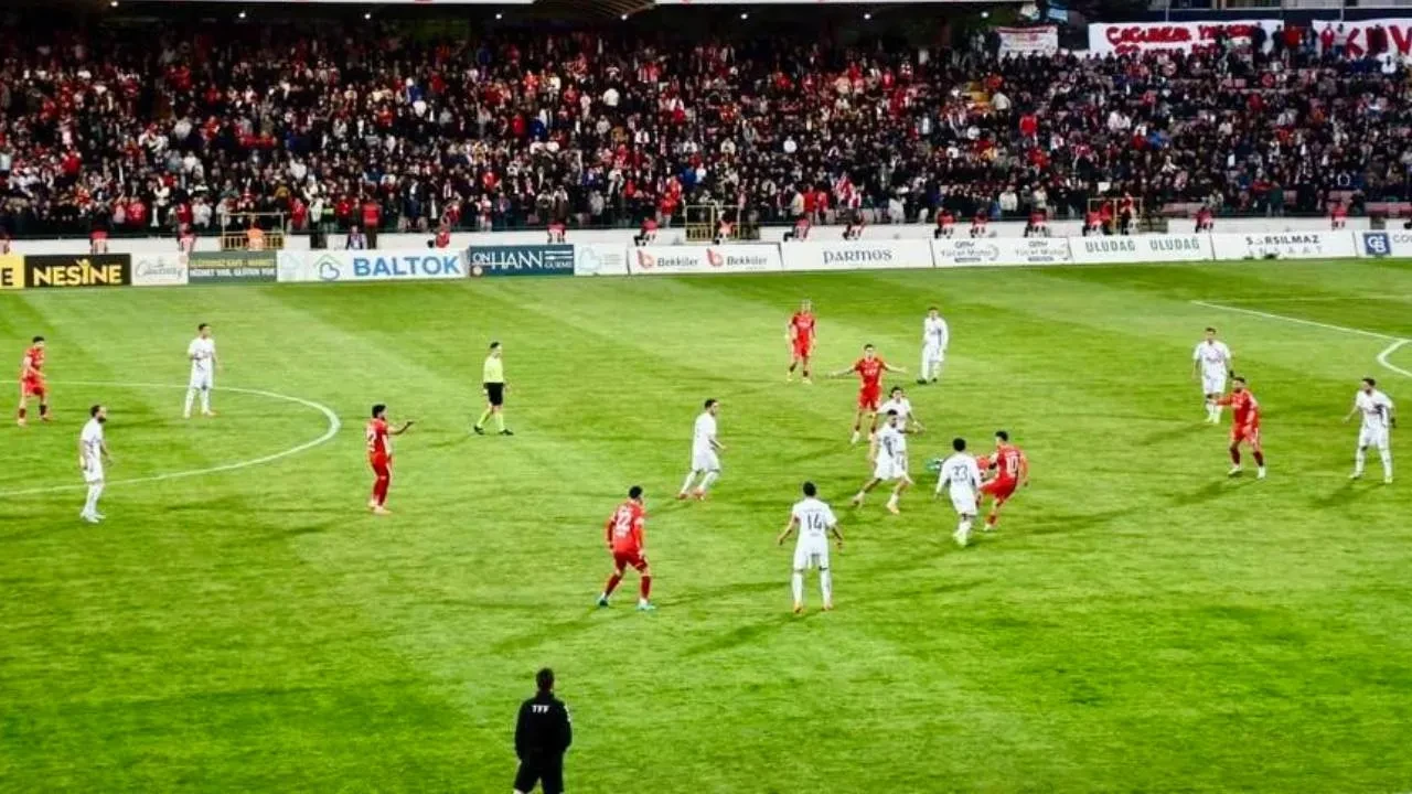 Eskişehirspor'un maçına dede torun birlikte geldiler