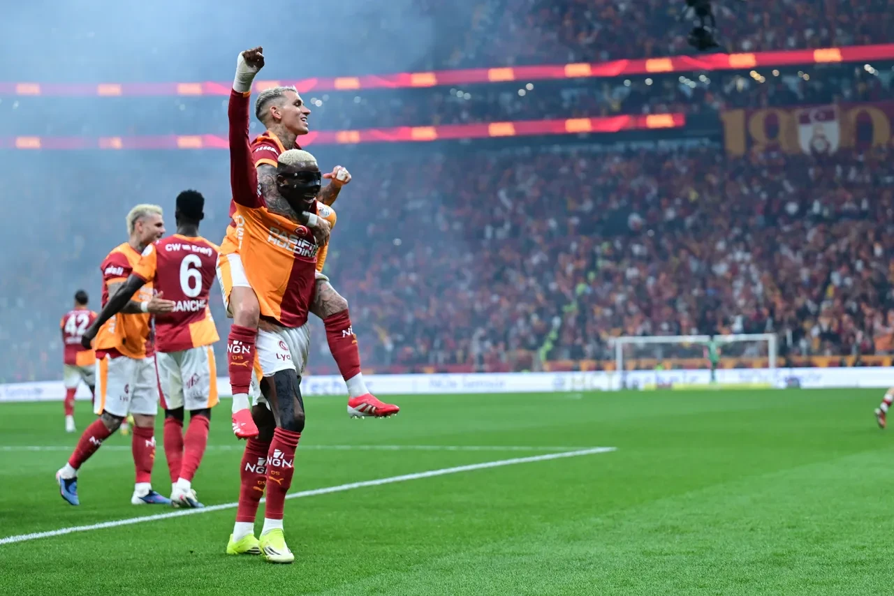 Fenerbahçe derbisi sonrası Osimhen depremi! Premier Lig devi kancayı taktı: Dursun Özbek ile görüştüler