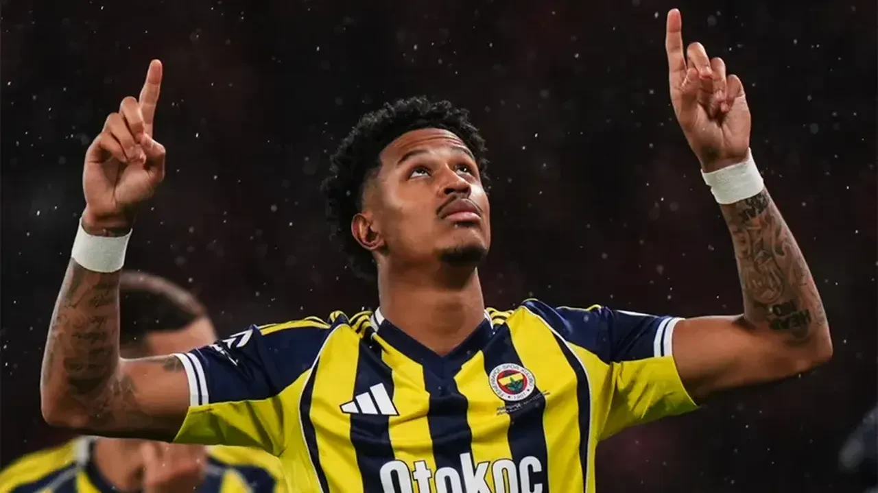 Fenerbahçe'de derbi sonrası bir ayrılık daha: İtalyan devi yıldız savunmacı için harekete geçti!