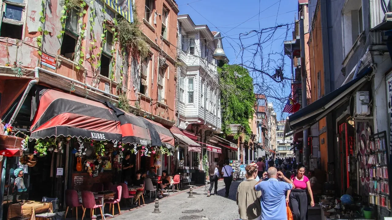 Kadıköy’de ilginç kira pazarlığı! Ev sahibinin talebi şoke etti: 'Çocuğunuza benim adımı koyun, yoksa...'
