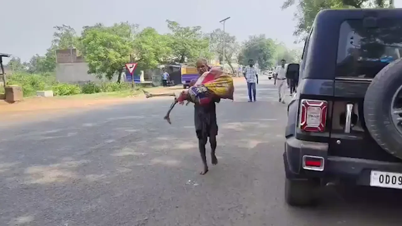 Kız kardeşinin cansız bedenini kucakladı, bankadan para çekmeye gitti