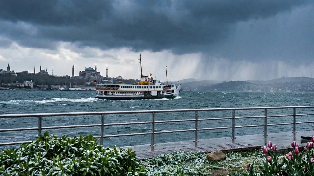 Meteoroloji’den İstanbullulara kötü haber! Havaların ısınmasını beklerken donabilirsiniz