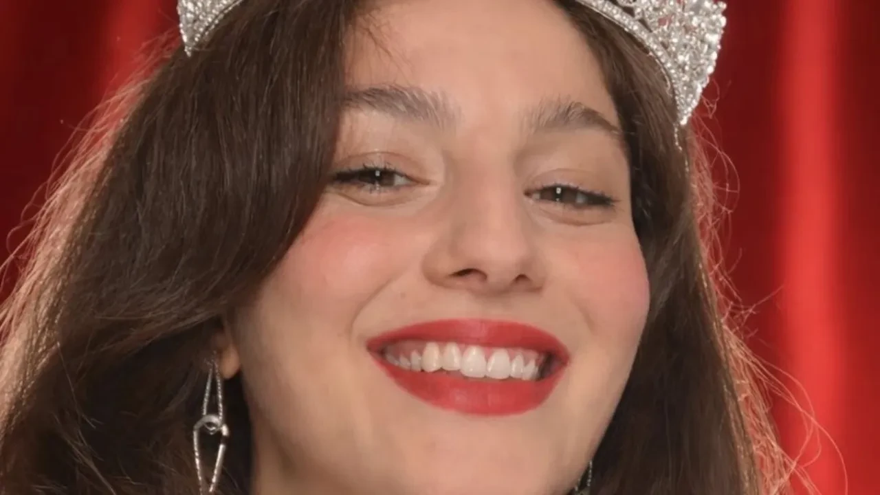 Seren Ay’dan diskalifiye sonrası ilk  paylaşım! “Ben Tek Siz Hepiniz” şarkısıyla dikkat çekti