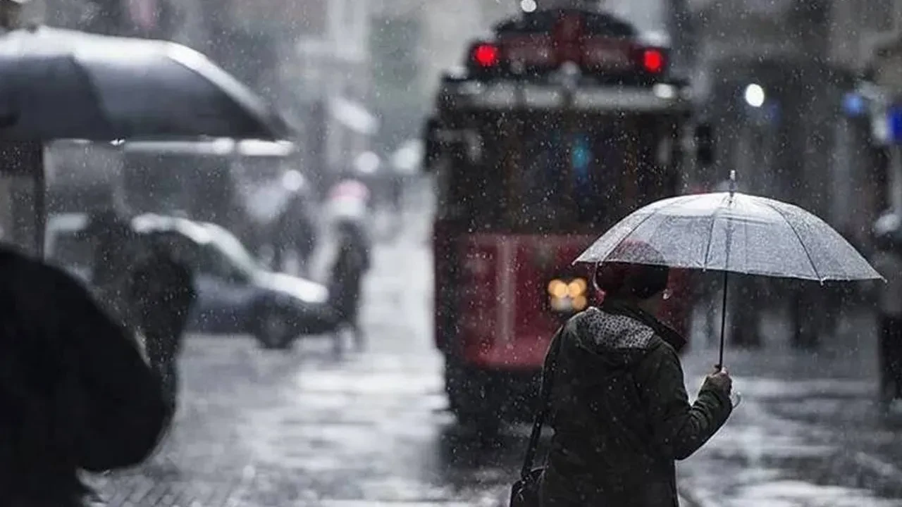 AKOM, İstanbulluları tarih vererek uyardı! Sağanak geliyor, günlerce sürecek