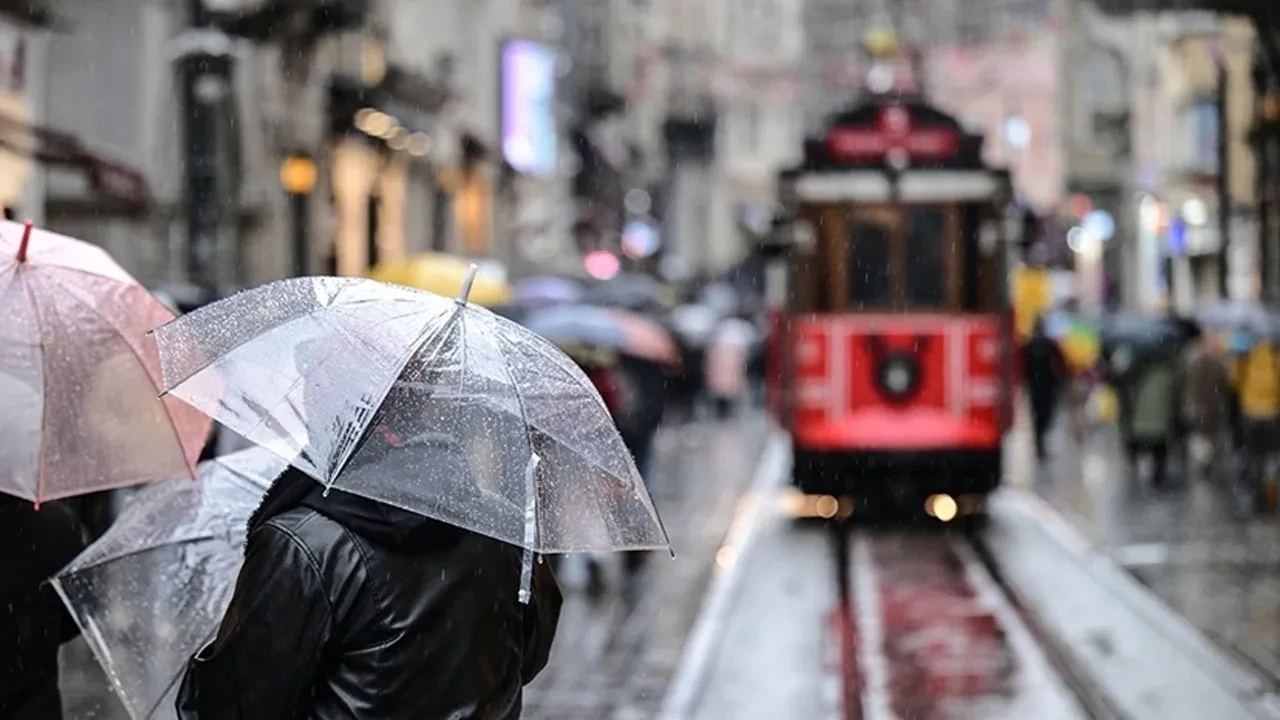 AKOM, İstanbulluları tarih vererek uyardı! Sağanak geliyor, günlerce sürecek