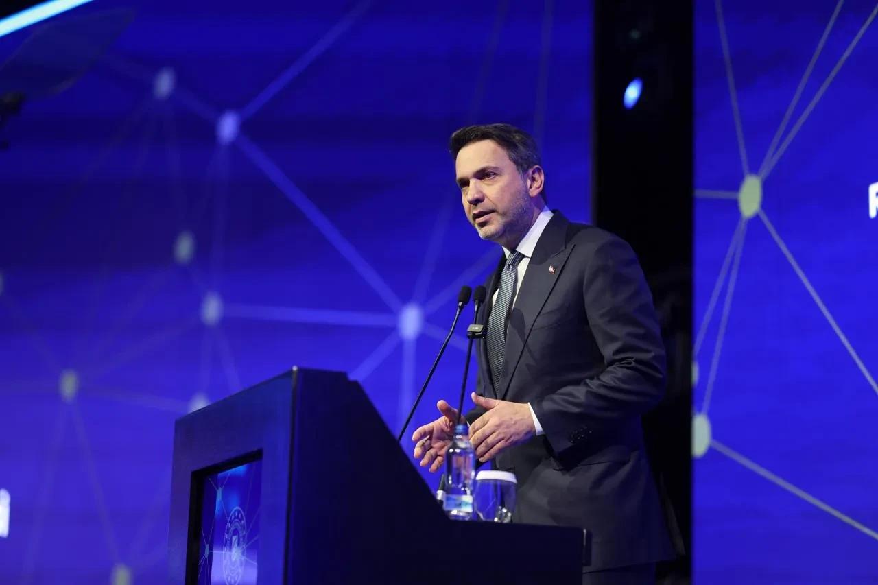 Bakan Bayraktar'dan Özgür Özel'in maden ruhsatı iddiasına cevap: Siyasi manipülasyon çabası