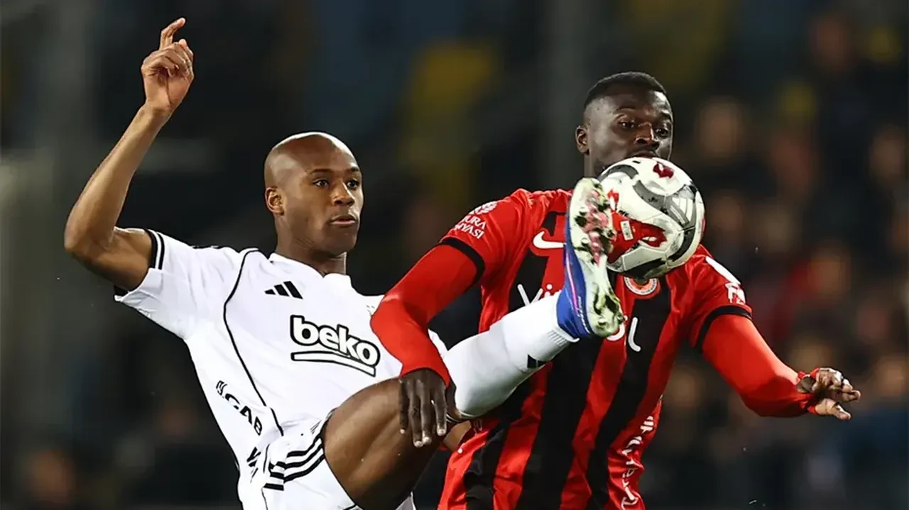 Beşiktaş’ta ilk bilet kesildi: Sergen Yalçın yıldız savunmacının üstünü çizdi!