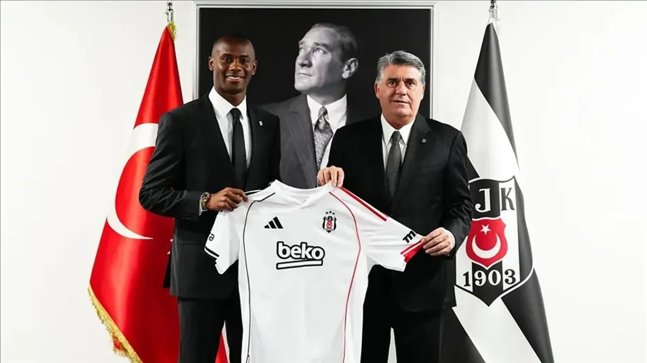 Beşiktaş’ta ilk bilet kesildi: Sergen Yalçın yıldız savunmacının üstünü çizdi!