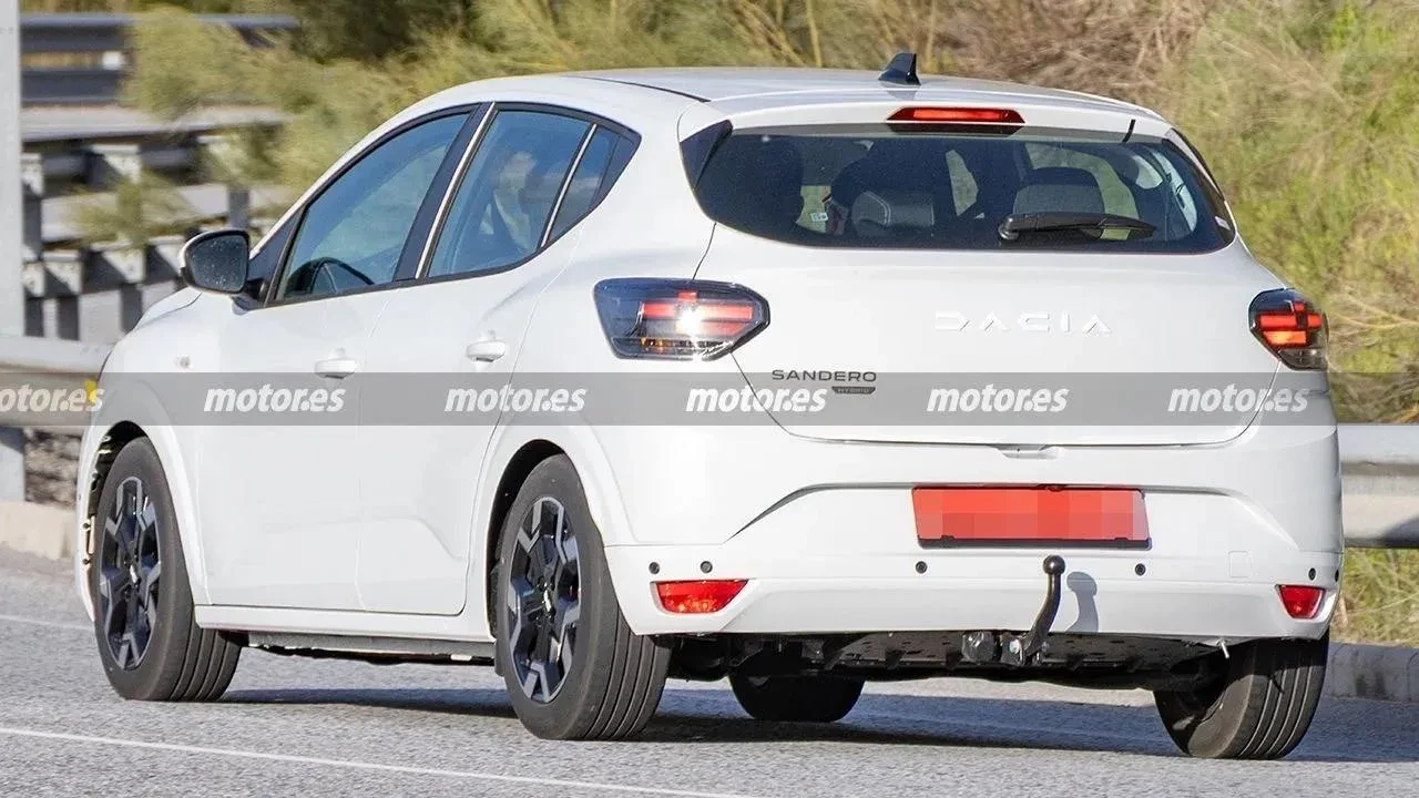 Dacia’nın ucuz hibrit hamlesi: Sandero Hybrid ilk kez görüntülendi