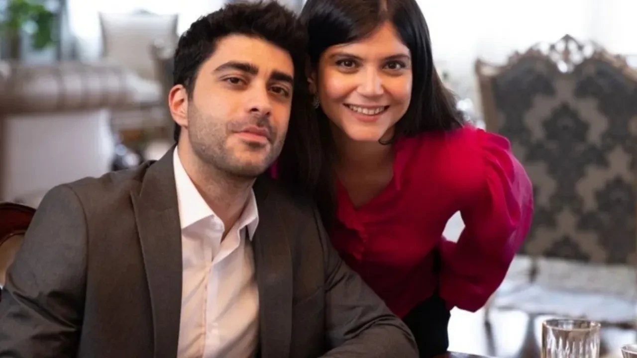 Doğukan Güngör, Feyza Civelek’in doğum günü partisine katıldı! İkili geceye damga vurdu