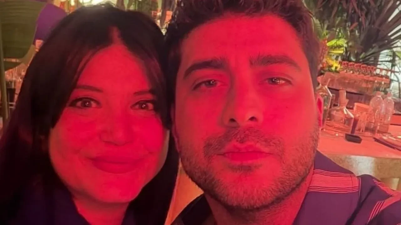 Doğukan Güngör, Feyza Civelek’in doğum günü partisine katıldı! İkili geceye damga vurdu