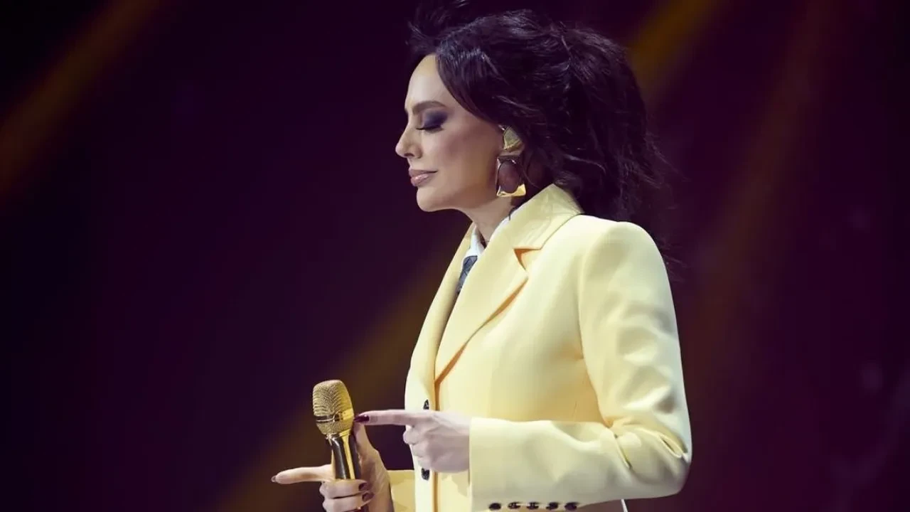 ebru gündeş yarım yüz gerdirme