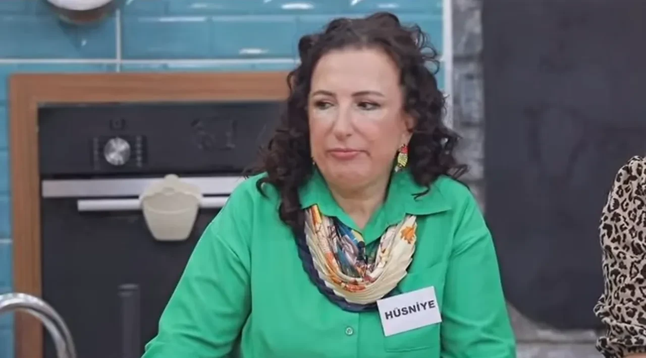 Gelinim Mutfakta gelinlerinden anne hasreti! Tuğba ve Hatice stüdyoda gözyaşlarına boğuldu