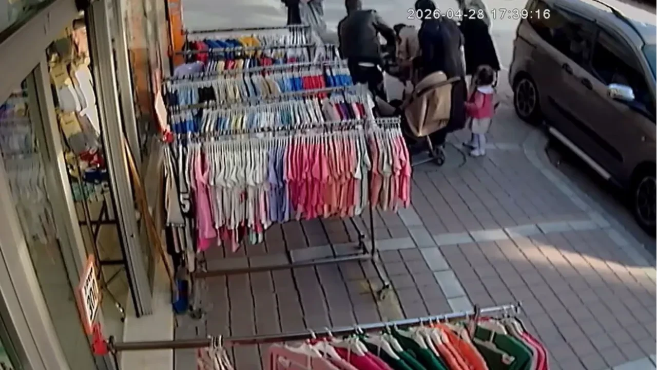 Heimlich manevrası yapan adam çocuğu boğulmaktan kurtardı