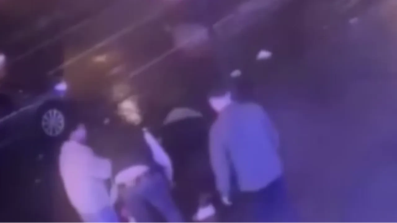 Kavgayı ayırma bahanesiyle yankesicilik! 5 hırsızın görüntüsü ortaya çıktı