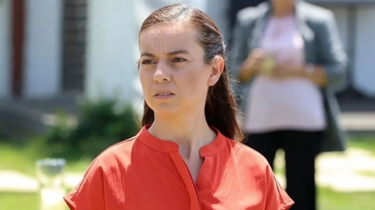 Kırgın Çiçekler’in Mesude’si Derya Artemel yıllar sonra ortaya çıktı! “Kemal’im yapmaz” repliğiyle tanınmıştı