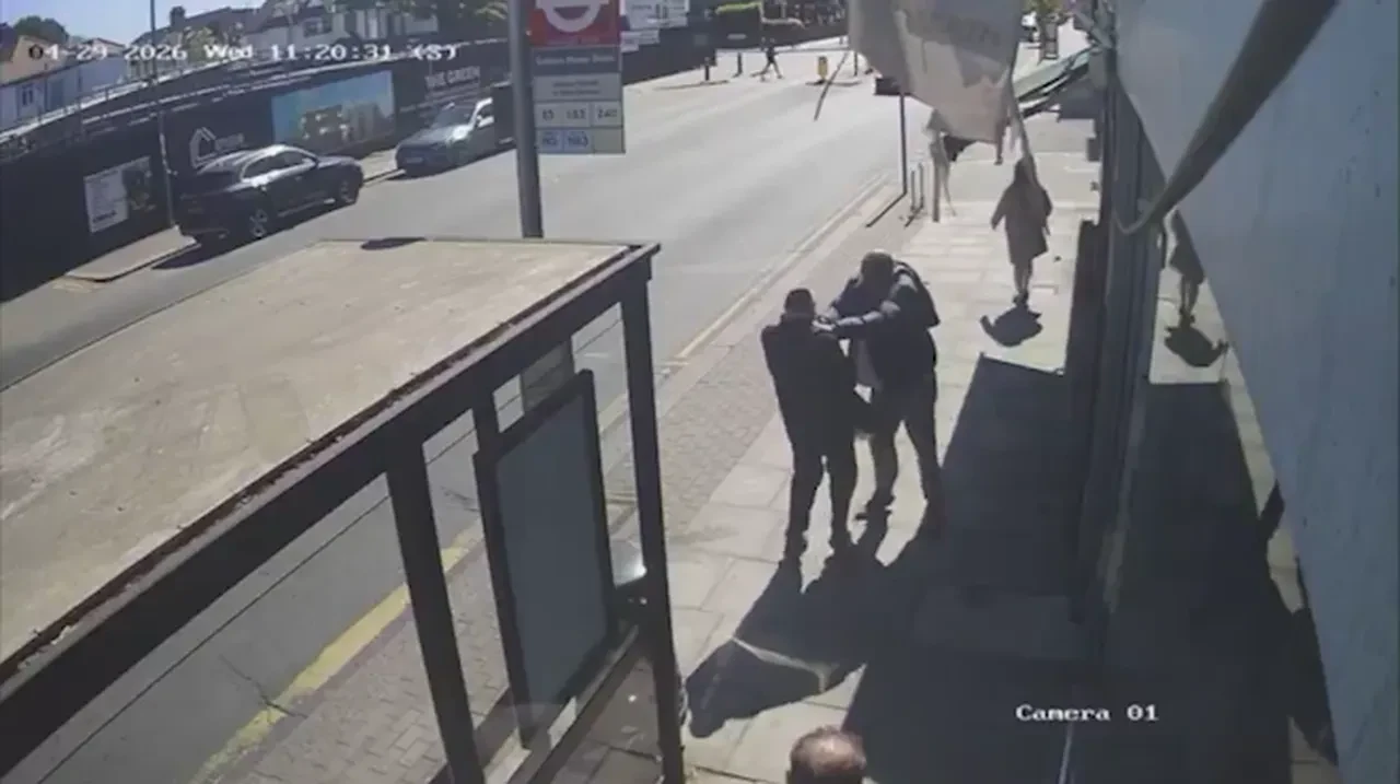 Londra'da bıçaklı saldırı: Yaralılar var, saldırgan yakalandı