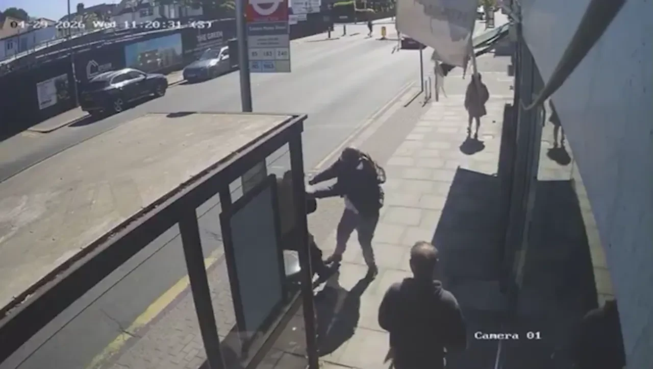 Londra'da bıçaklı saldırı: Yaralılar var, saldırgan yakalandı