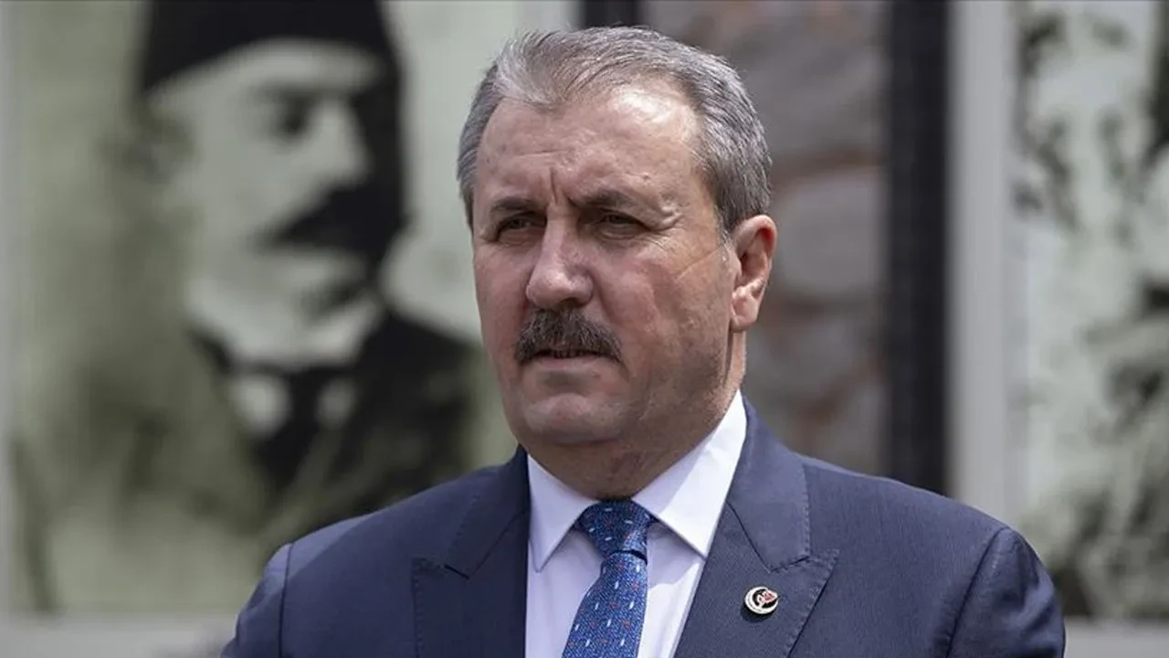 Mustafa Destici üstüne basa basa söyledi: "Çocuklarımızı asla kaptırmayacağız!"